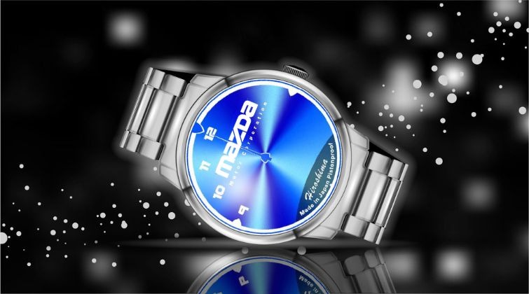 Design de montre personnalisée pour la marque Mazda, avec un cadran bleu lumineux et un bracelet en acier, créé par AK Web Concept.