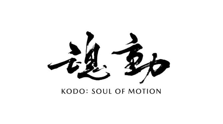 Calligraphie japonaise noire sur fond blanc avec l'inscription Kodo Soul of Motion, illustrant la philosophie de design de la marque Mazda.