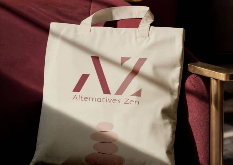 Logo Alternatives Zen coloré sur un sac en tissu beige